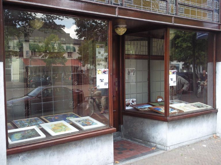 Etalages ingericht met werk van Adriana -Naantje-Rijnen